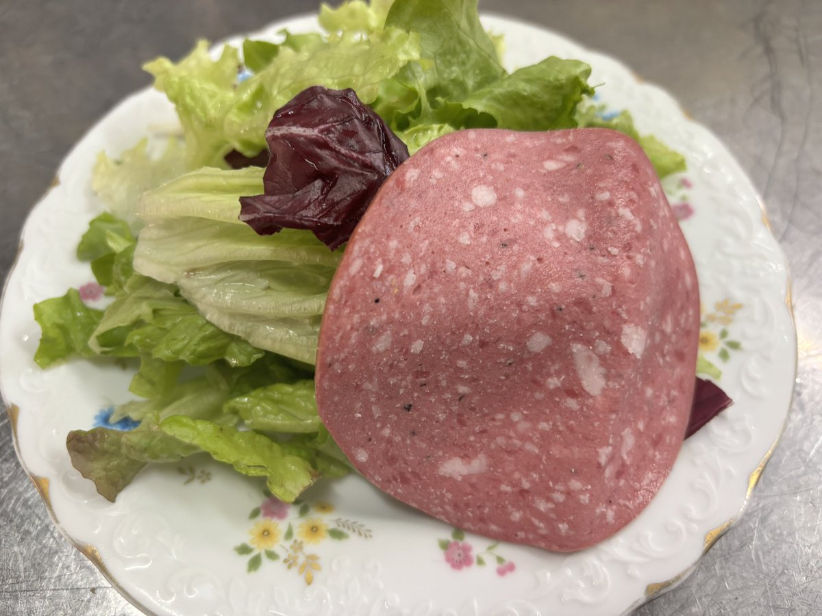 DOLCE_Katsutomi's tweet photo. ランチサラダ、別料金(200円)ですが思ってたより大盛りでよかったとよく言ってくださいますので！よかったらお試しください。
メニューの書き方が地味なのかな…。
お昼、ランチセットとご一緒に提供してます！
⁡
 #DOLCEかつ富 https://t.co/nYfUq9rkey
