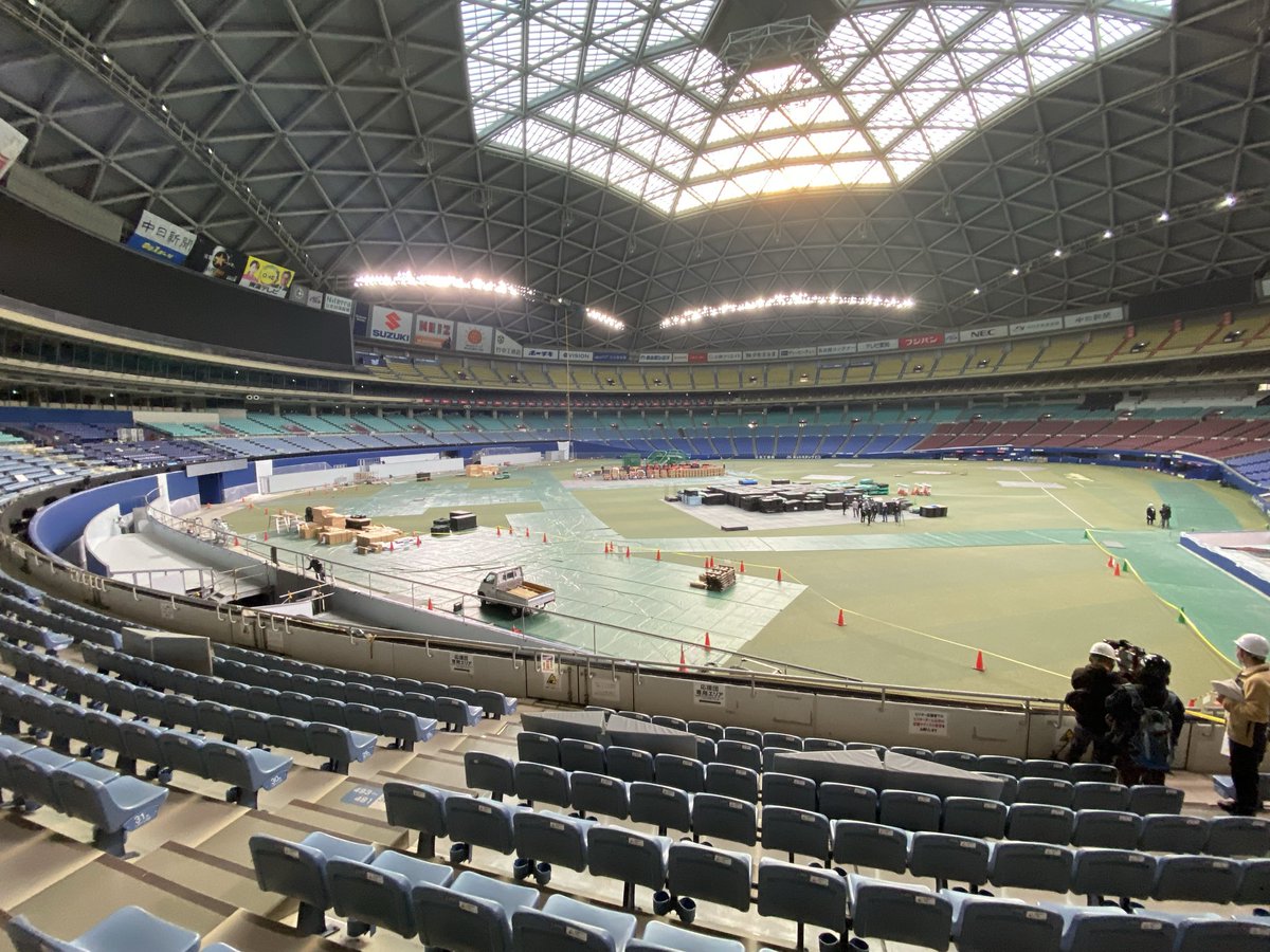 chu_doraban's tweet photo. #バンテリンドームナゴヤ で進む外野のテラス型観客席「#ホームランウイング」の工事が24日、報道陣に公開されました。スタンドから眺めた感想は「やっぱりホームランが増えそう」。写真はレフト外野席から。
#中日ドラゴンズ https://t.co/jZlFKDtvmI