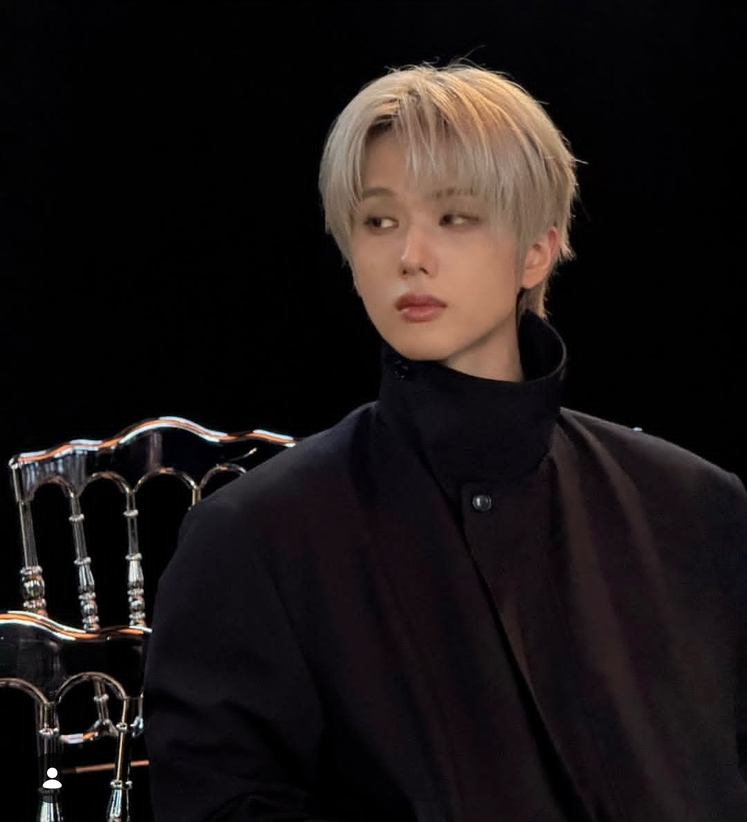 FashionistD's tweet image. Shining classy like #JISUNG 🖤✨