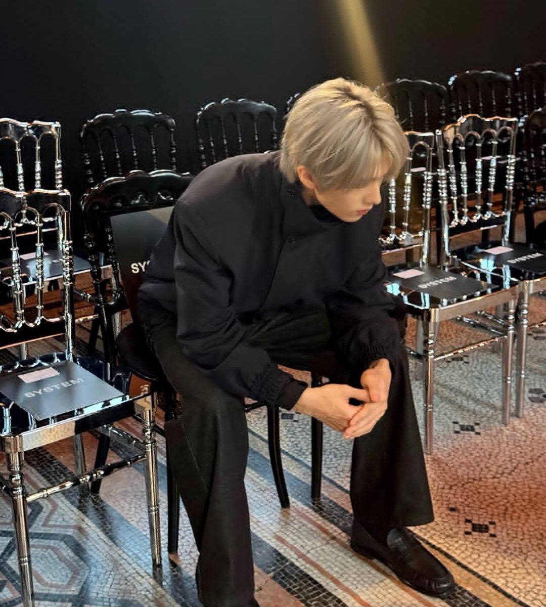 FashionistD's tweet image. Shining classy like #JISUNG 🖤✨