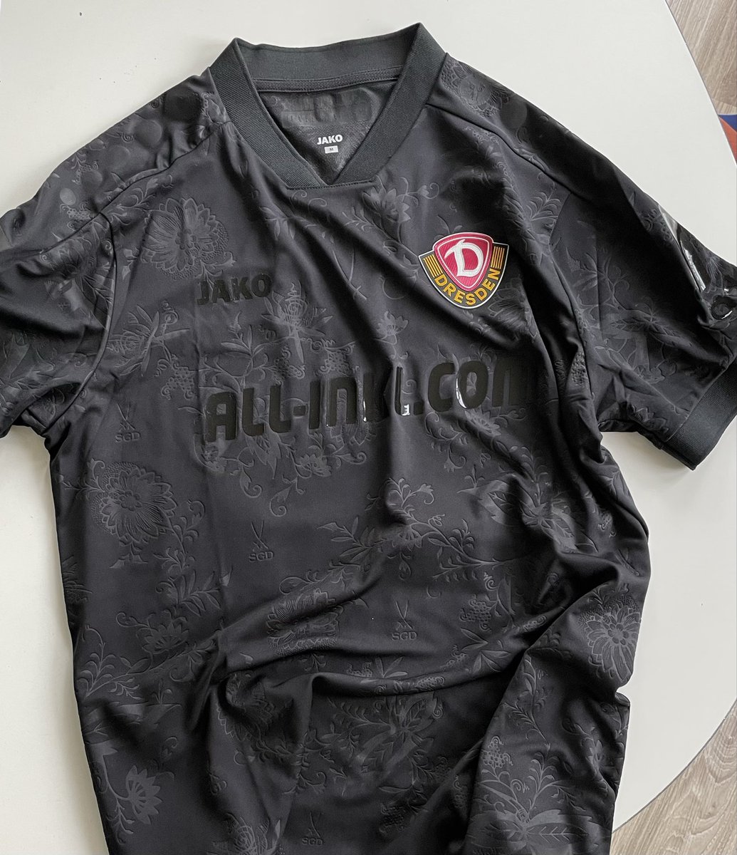 0815Mephisto's tweet image. Das Schwarze ist noch rechtzeitig angekommen 😍
Danke an den Fanshop @DynamoDresden 🤗 #FCMSGD