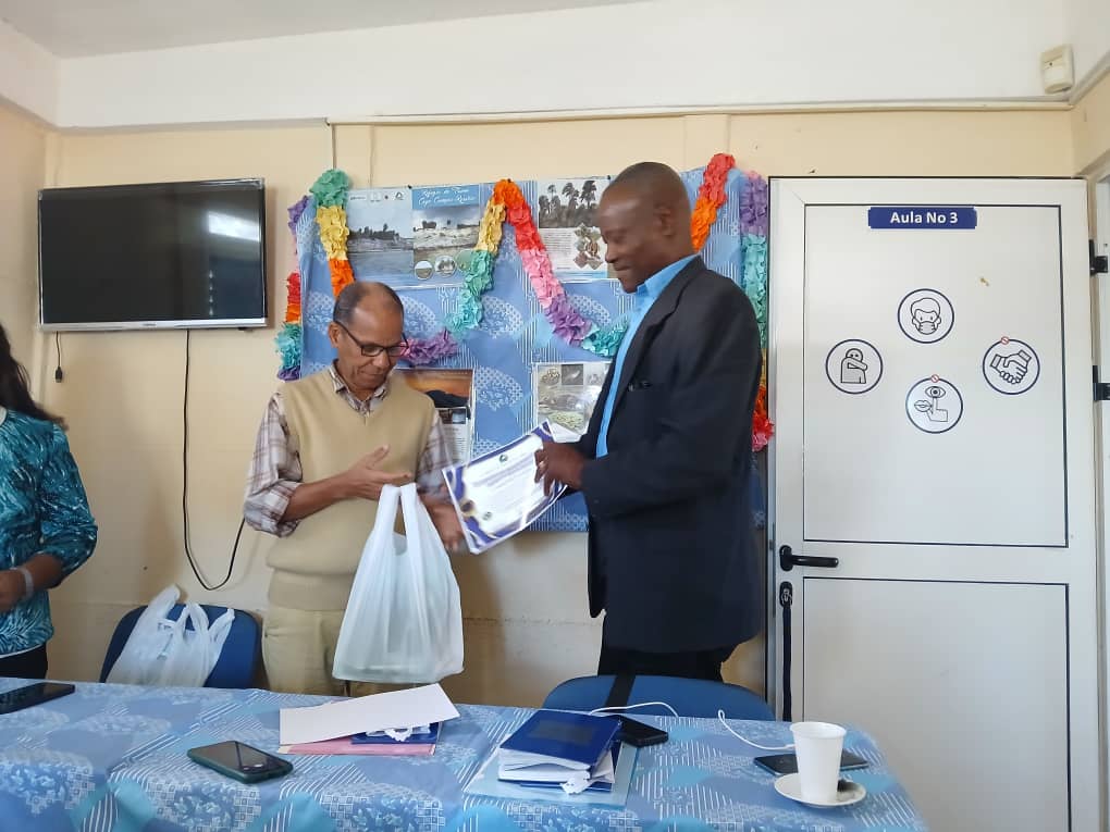 Recibe la empresa Flora y Fauna reconocimiento por el trabajo desarrollado en el área de la conversación.Vamos por más .#SiSePuede #SentirPinero #HonorYGloria.