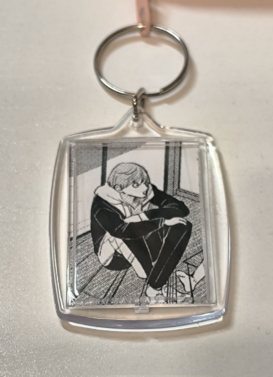 この無配キーホルダー貰って即同人用トートバッグにつけて大はしゃぎした。