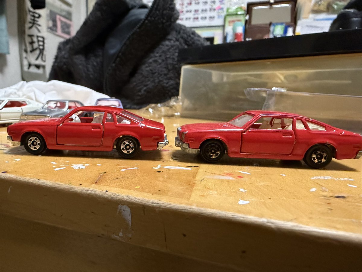 最近の復刻トミカより当時物っぽくて良き　金型が同じなのもあってリアトランク周りのガビガビ具合まで似てるw #トミカ