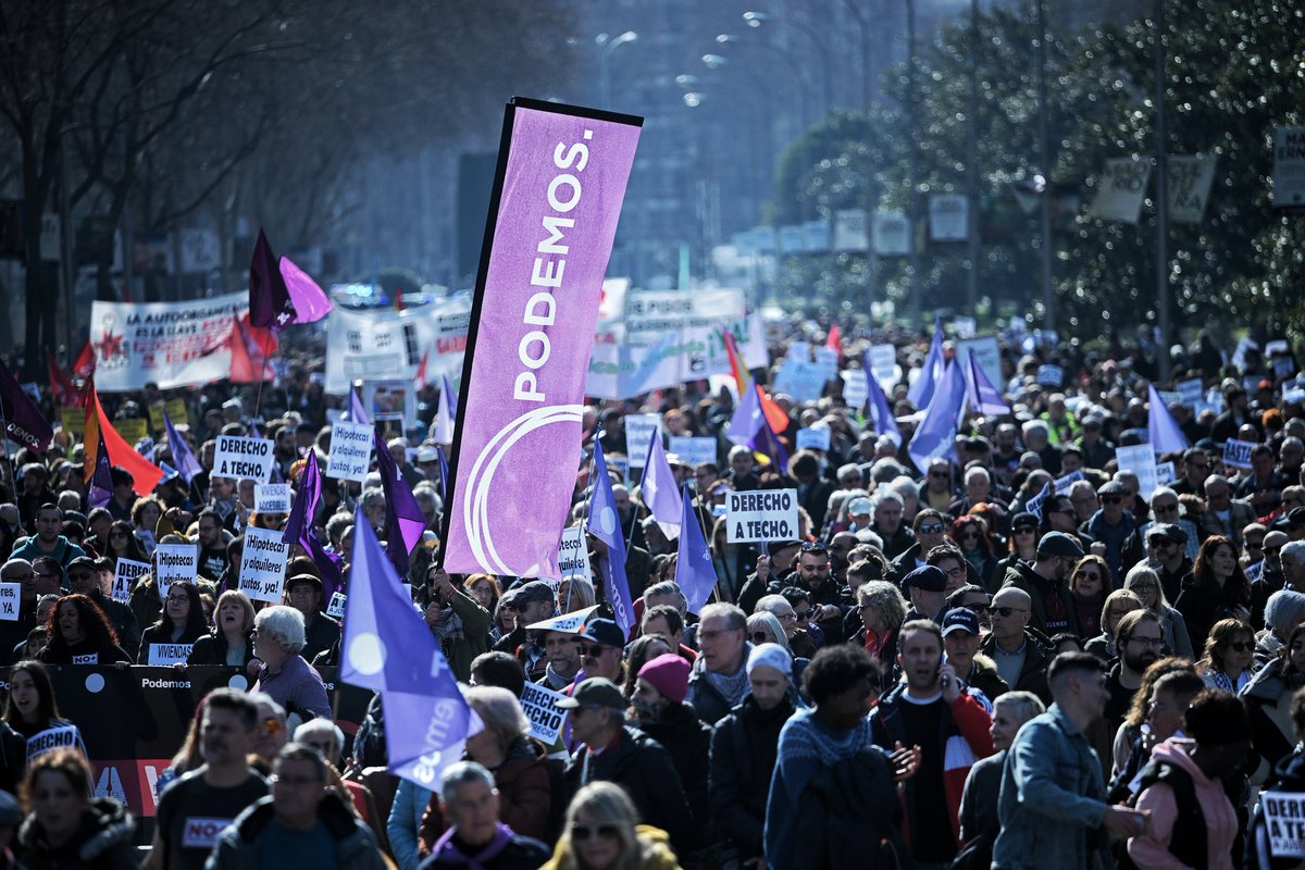 Solo hay un partido 
🔴 que no debe un euro a los bancos
🔴 un partido con 0 casos de corrupción 
🔴 un partido que se atreve y se moviliza por los servicios públicos 
🔴 Un partido que pese a las presiones resiste frente a los poderosos y es PODEMOS.