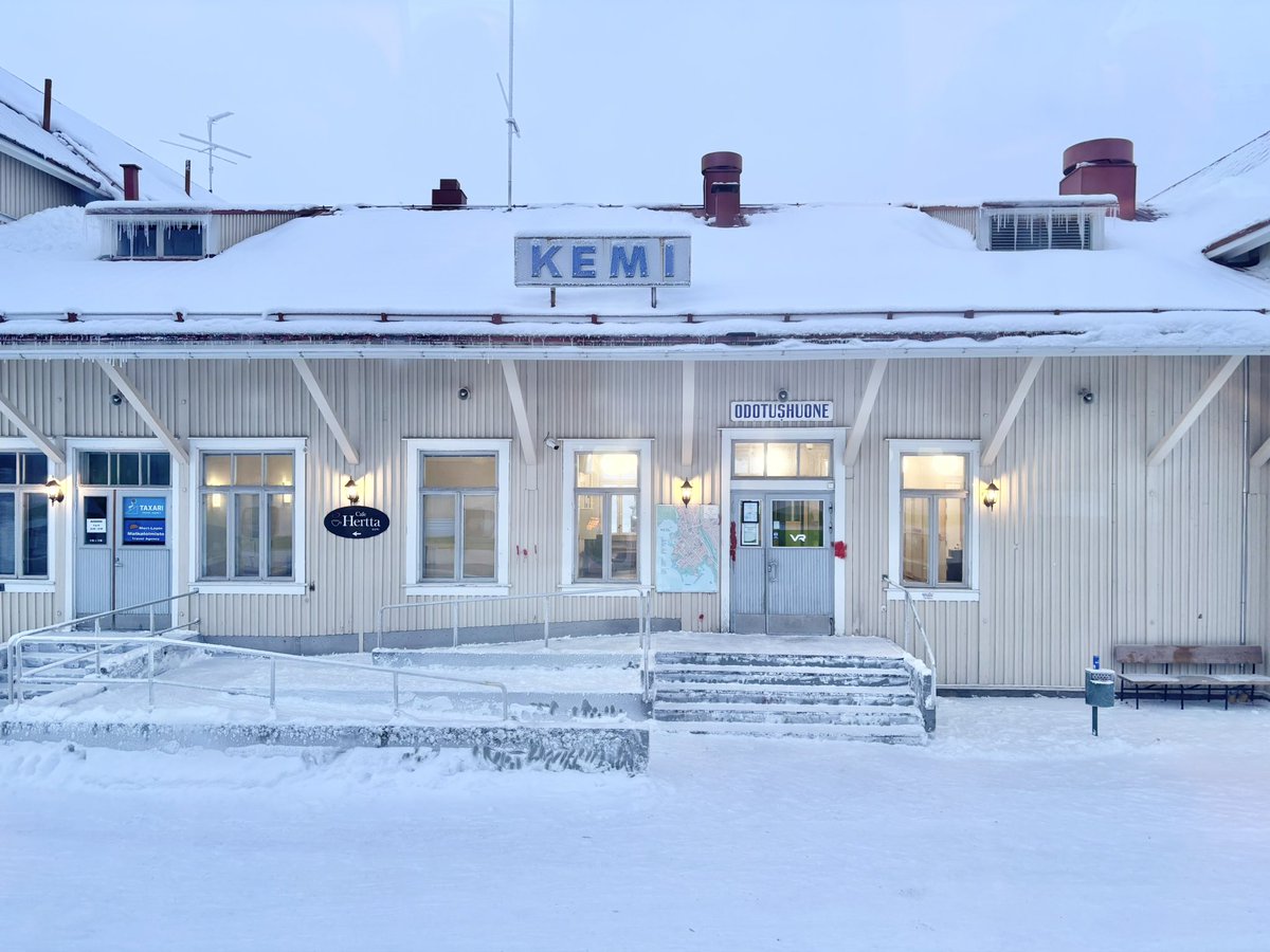 planetstroller's tweet image. 밤기차를 타고 지나치게 푹 잔 뒤에 눈을 떠보니…. 설국이었다.