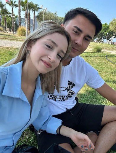 16 yaşında başından vurularak katledilen Hiranur Aygar’ın babası:

“Benim yavrumun katili bu iblis Hüseyin Arda Şark. Evladımı başından vurarak öldürdü. 

Sana söz veriyorum prensesim adaletin sağlanana kadar ölmeyeceğim. Ne olur beni yalnız bırakmayın çok acı çekiyorum.”