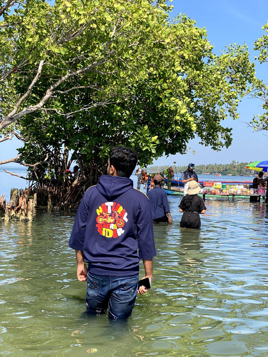 BhawinDe's tweet photo. Boat rides, floating shops, endless water - Sambrani Kodi Island felt like a world moving at its own pace.
.
.
.
#sambranikodi_island #backwatersofkerala #arabiansee #floatingtheriver #bhawin_de_levan https://t.co/tskFRC7nKI
