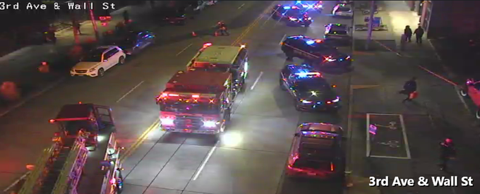 소방서 활동 중, Wall St-Battery St 사이 3가길 통행 제한