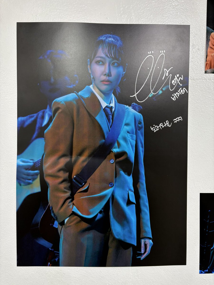 🦊 여우탐구동아리 🦊

#여은 배우님께서 방문하셨습니다!
동아리부장님이 격려차 싸인을 해주시고 가셨어요!

프레임 이벤트는 내일까지 진행됩니다.ᐟ