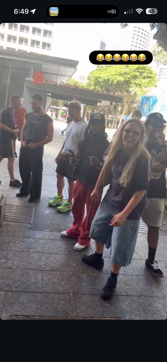 4everwondring's tweet photo. RENEÉ IN JORTS IN AUSTRALIA SHE IS NOW OFFICIALLY AN AUSTRALIAN LESBIAN IM SO UP https://t.co/CsuBzXXY9o