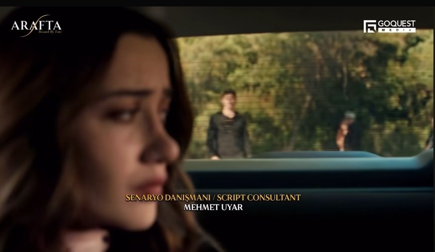 #arafta • #MerTeş
Amca Derviş onlara daha önce gözlerinde aşkı gördüğünü ve birbirlerinden ayrı yaşayamayacaklarını söylemişti, ama onun sözlerini ciddiye almadılar.🤷🏻‍♀️