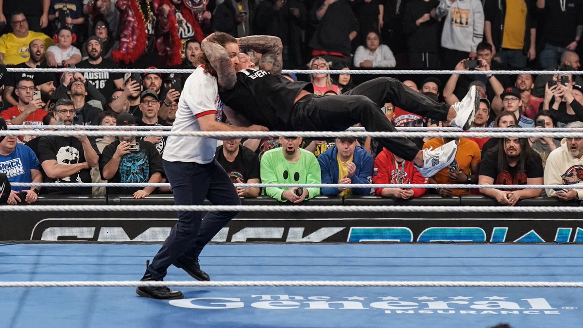 Strike first, questions later. 𓆙 Not @RandyOrton. tweet media