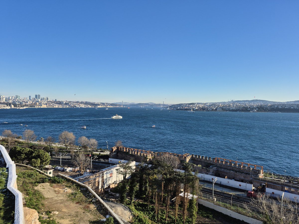 Views of the #Bosphorus from #Topkapi #palace in #Istanbul is breathtaking. 

allaboutistanbul.com/bosphorus.html