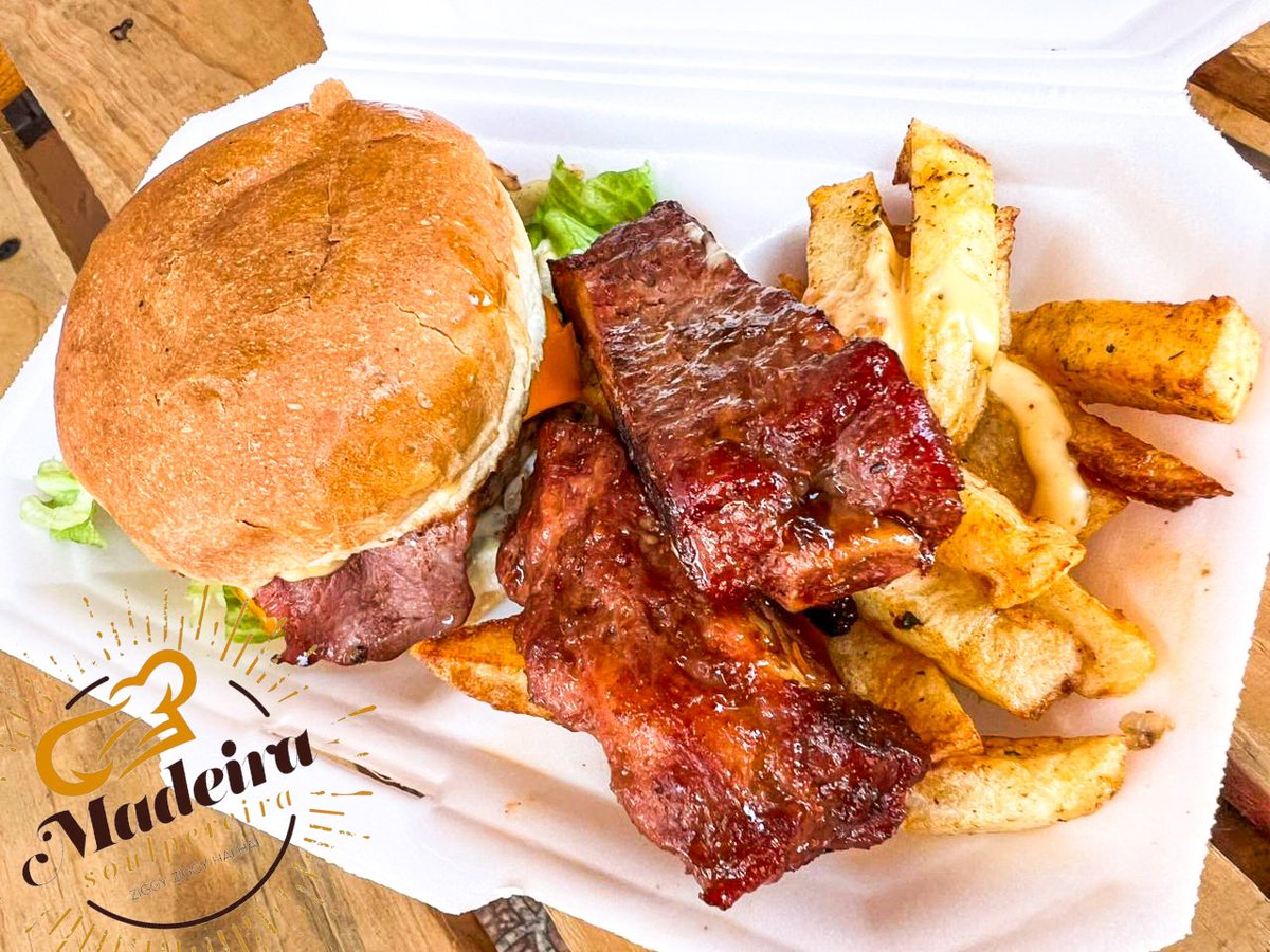 China_Tabz_'s tweet image. Madeira Soulpereira is Back

📍5622 Monamodi Street Rockland BFN
👍Open Everyday 
Bring your coolerbox a friend and most importantly come try the food.