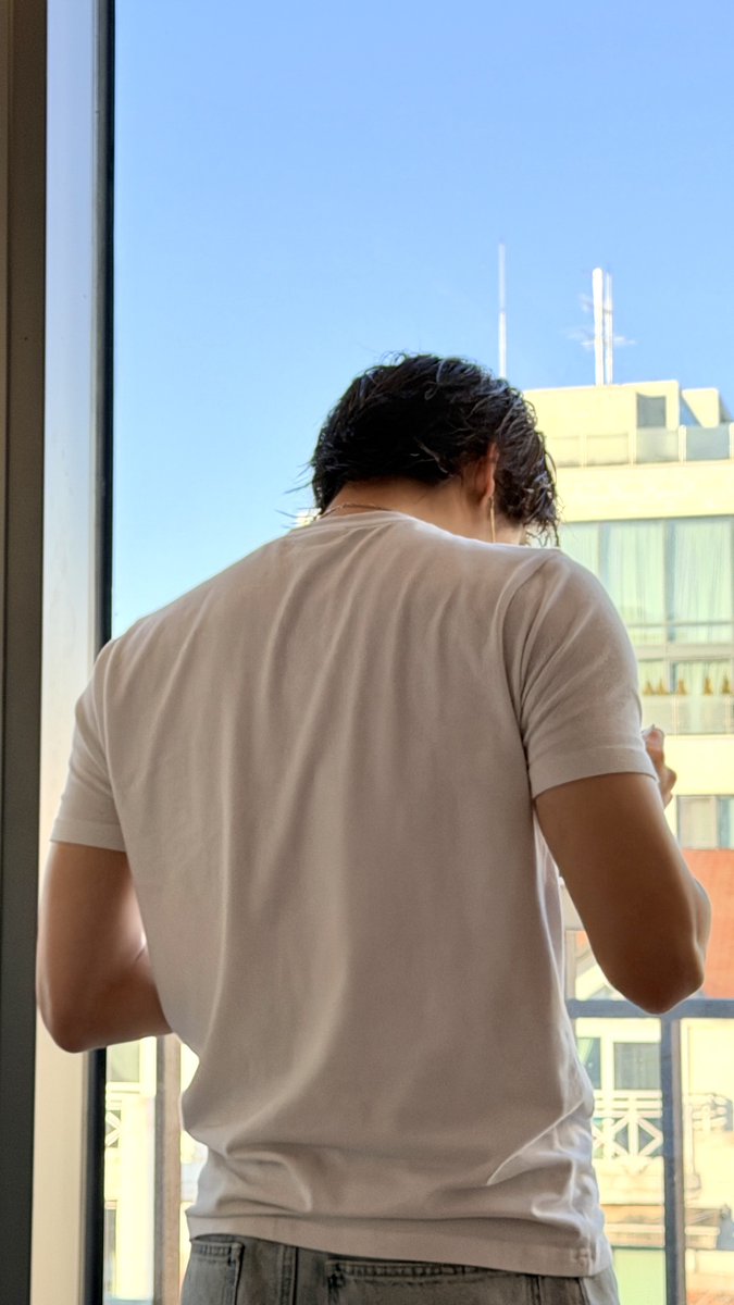 smoldejuns's tweet image. xiaojun 🫧

'someone sneakily took these pictures of me...'

HELLO ❓