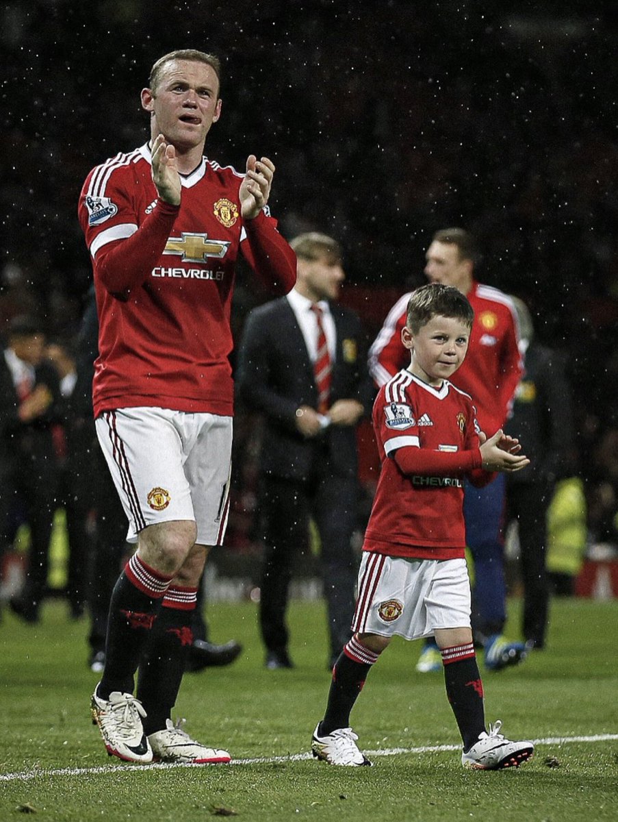 WayneRooney's tweet image. Then and now. Proud of you Kai ❤️