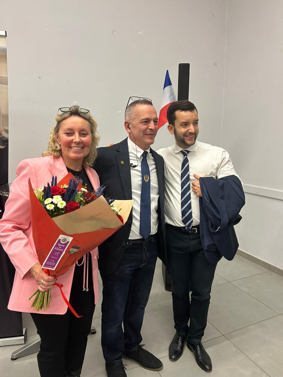 Salle comble hier soir pour accueillir <a href="/JphTanguy/">Jean-Philippe Tanguy Ⓜ️</a> dans le #TarnEtGaronne.
Merci Jean-Philippe pour ta présence, ton incroyable dynamisme et ta gentillesse.
Merci à toute l’équipe du bureau pour l’organisation et merci à vous tous d’être venus si nombreux pour cette soirée.