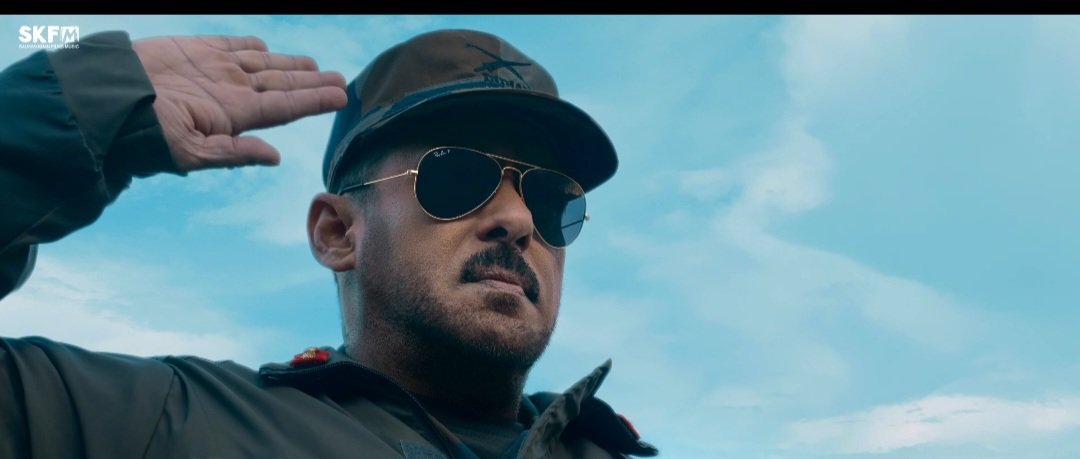 No unnecessary screaming in the name of Deshbhakti, just pure patriotic emotions portrayed through expressions &amp; swag. #BattleOfGalwan hopefully a good performance loading. 🇮🇳