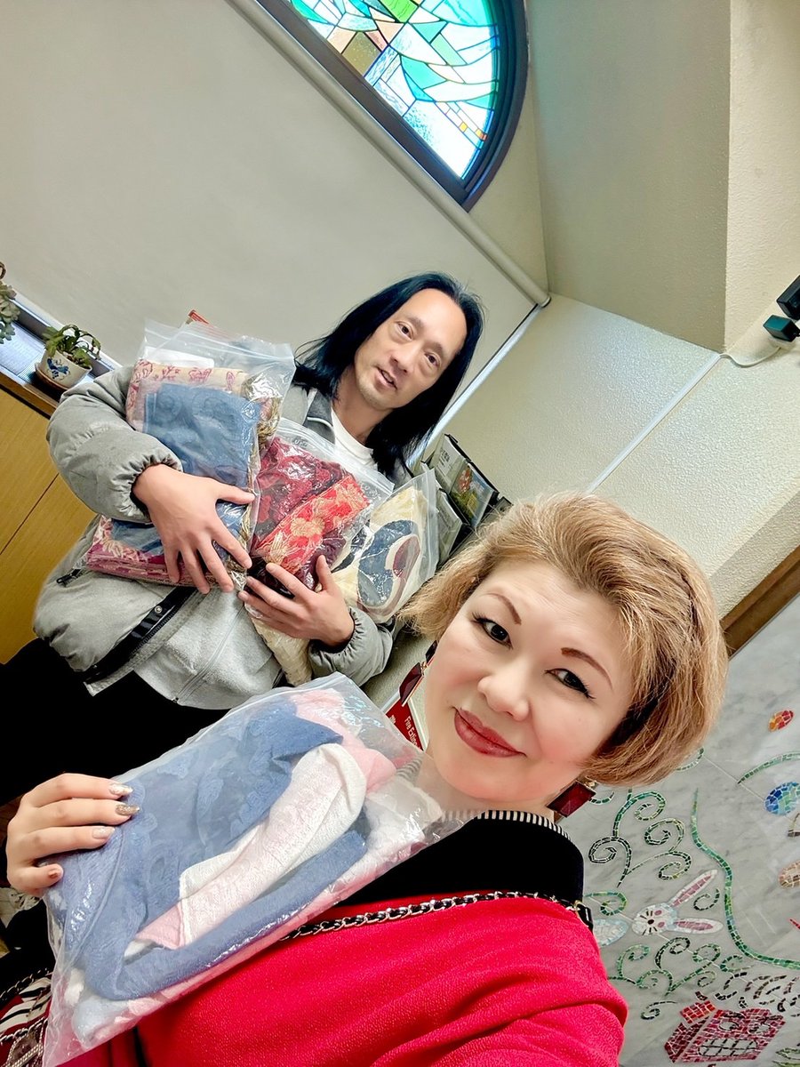 公演配信用にwifi強めの喫茶店にこもって4時間かけてダウンロード（まだ全部終わってない😹）その間ずっと助成金報告書類作成諸々。
＃1月はダンサー引退宣言

アジアツアーで上籔洋子さんに借りた衣装を返却。
ヤマトタケルとその女装、さらに弟橘媛と倭姫の衣装、そして神楽の舞で使う羽織。