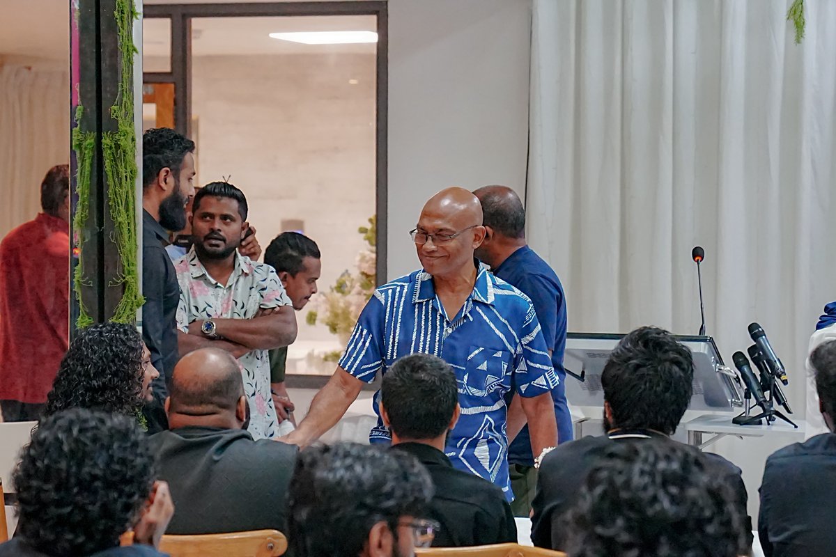 މާފަންނު ފުޓްސަލް ޓީމުގެ ޖާރޒީ ހަވާލުކުރުމުގެ ރަސްމިއްޔާތުގެ ތެރެއިން. 

#LCE2026
#JaleelForMayor 
#DhiveheengeRaajje 
#CongressPartyMV