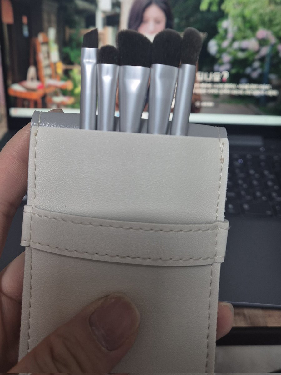 proth97's tweet image. 메이크업 브러쉬 선물받았어요!
너무 감사하고 잘쓰겠습니다
예뻐질꼬얌ㅎㅎㅎ