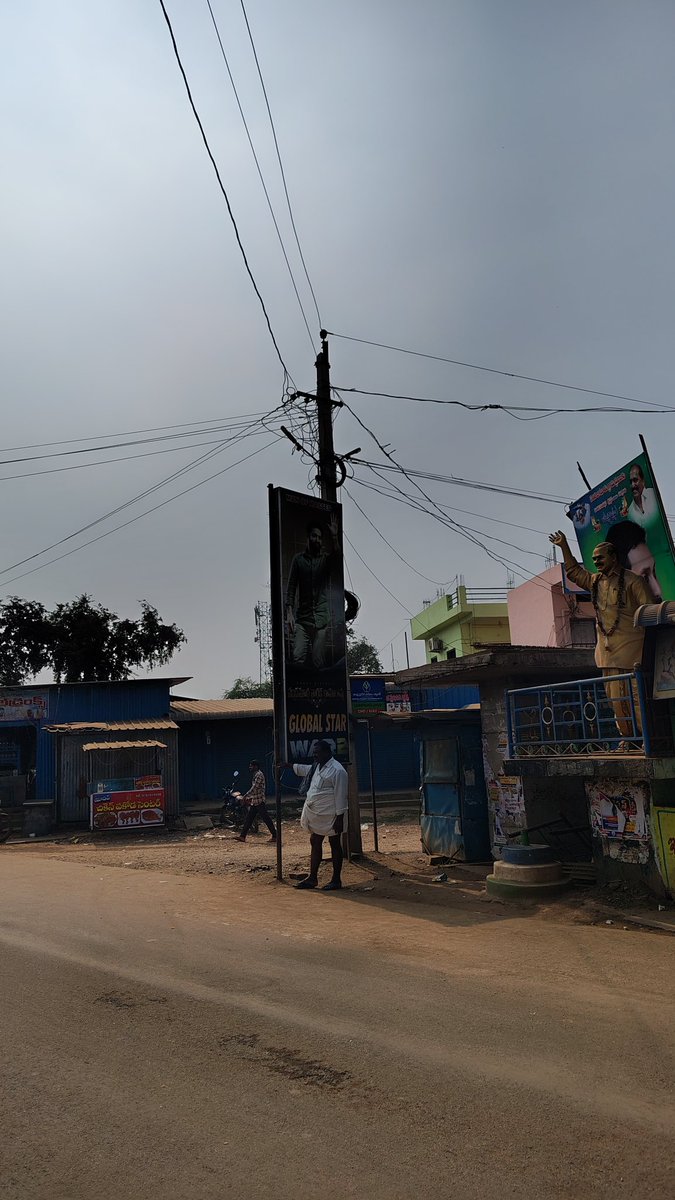 NarasimhaNTR_'s tweet photo. Tigeruuuuuu @tarak9999 🐯❤️

📍Santajuturu Village, Nandyal. https://t.co/gE6Ngu04je