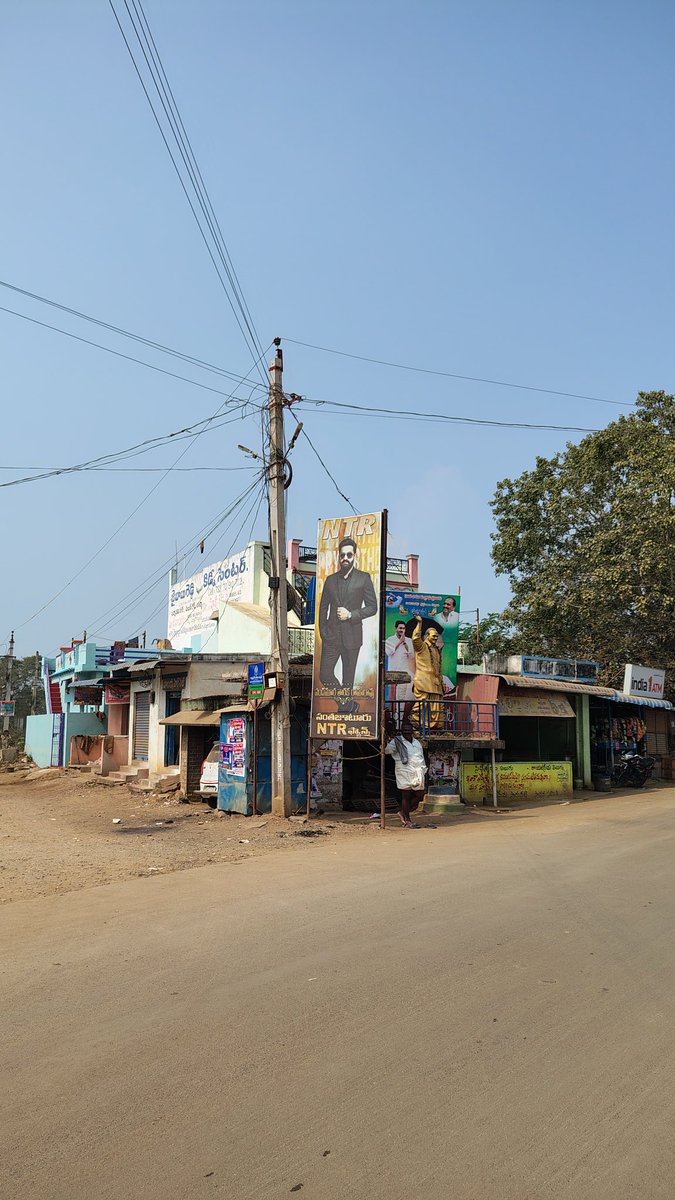 NarasimhaNTR_'s tweet photo. Tigeruuuuuu @tarak9999 🐯❤️

📍Santajuturu Village, Nandyal. https://t.co/gE6Ngu04je
