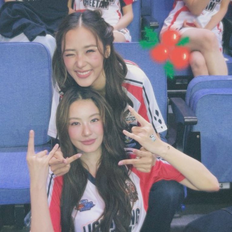 tomyttglove's tweet photo. This page is where I learn and practice my Thai language 🇹🇭 as well as discuss and support everything related to my favorite Thai Girls 💖💚 https://t.co/e7IPkbDu0m