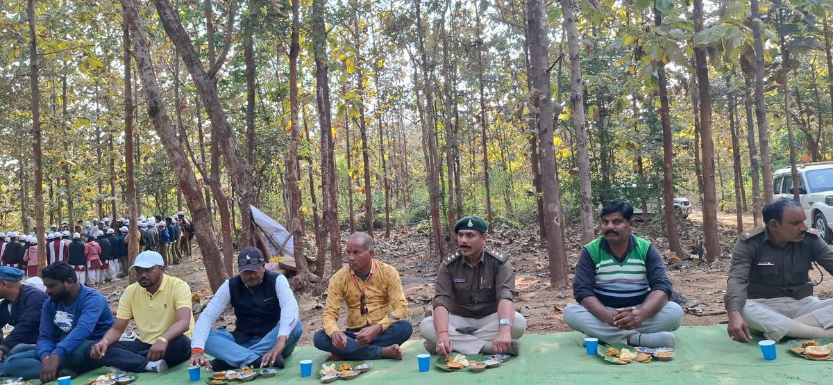 वन परिक्षेत्र बहोरीबंद के अधिकारियों कार्यक्रम #अनुभूति में छपरा में पहुंचकर वन अधिकारियों के द्वारा बच्चों को पर्यावरण संरक्षण पौधे पक्षी जानवर हमारे जीवन कितने महत्वपूर्ण हे की जानकारी उपलब्ध कराया गया हर वर्ष #पौधे लगाए पर्यावरण हरा भरा बनाएं।-
<a href="/DrMohanYadav51/">Dr Mohan Yadav</a> <a href="/MPARMYCHIEF/">OBC Rakesh Singh Lodhi</a>