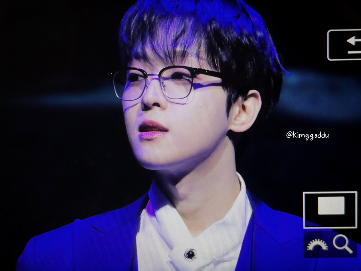 260124 #이태빈 팬미팅 태빈록
 
안경탭 👓✨

#LEETAEVIN