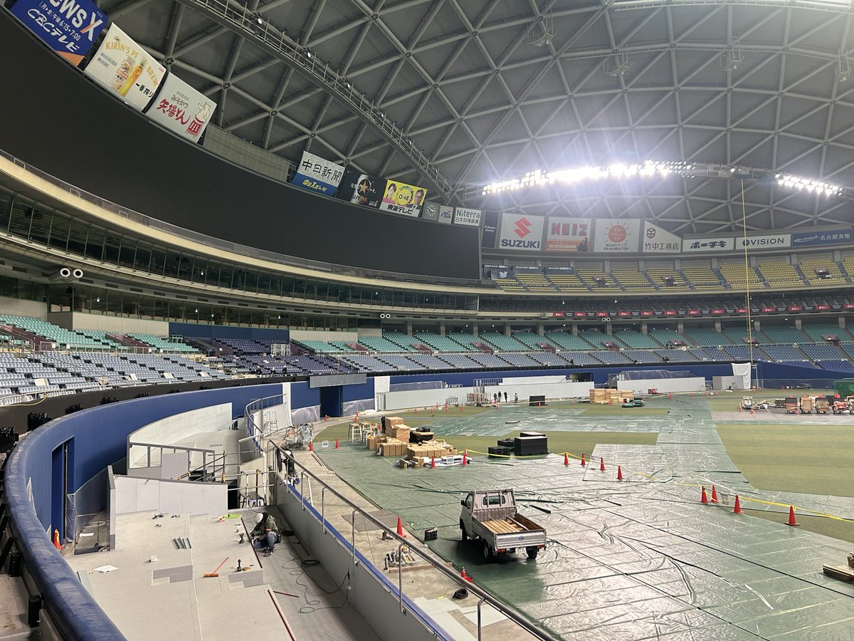 nikkan_dragons's tweet photo. バンテリンドームのホームランウイング席改修工事の進捗状況が、報道関係者向けに公開されました。
１枚目はグラウンドから、２枚目は左翼スタンドからの様子。フェンスの骨組みはおおよそ完成し、左翼側ではラバーフェンスの設置が順次進められています。

#中日ドラゴンズ #バンテリンドーム https://t.co/ZW5z0xMyhk