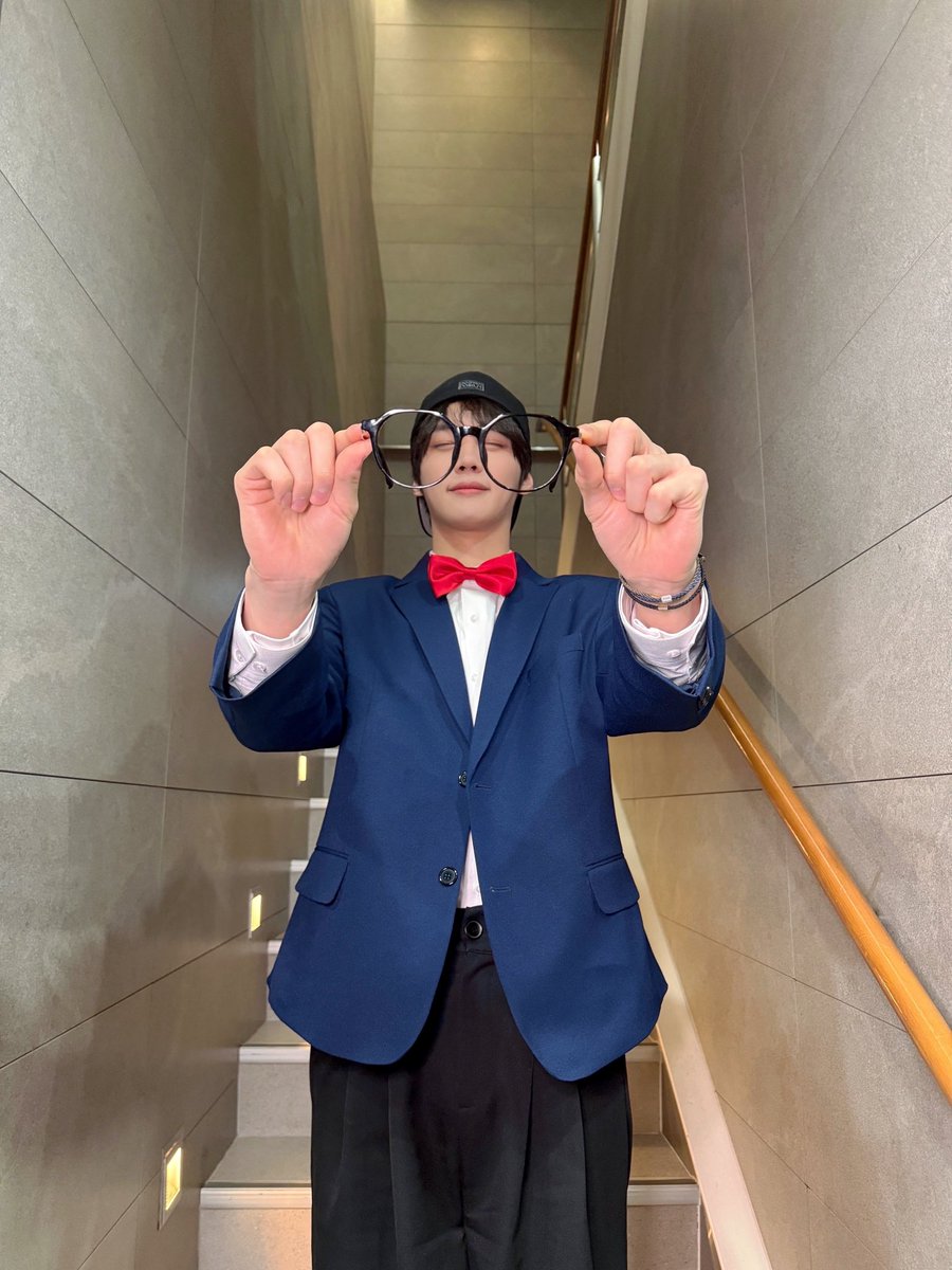 ZB1_official's tweet image. _𝗭𝗘𝗥𝗢𝗙𝗢𝗖𝗨𝗦

내 이름은 김규빈, 똑똑중심 MC죠🕵️‍♂️🔍

#ZEROBASEONE #ZB1 #제로베이스원
#KIMGYUVIN #김규빈