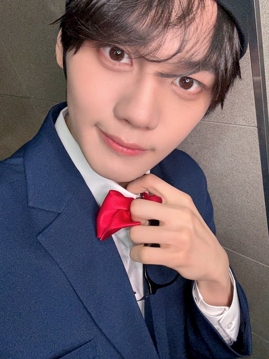 ZB1_official's tweet image. _𝗭𝗘𝗥𝗢𝗙𝗢𝗖𝗨𝗦

내 이름은 김규빈, 똑똑중심 MC죠🕵️‍♂️🔍

#ZEROBASEONE #ZB1 #제로베이스원
#KIMGYUVIN #김규빈