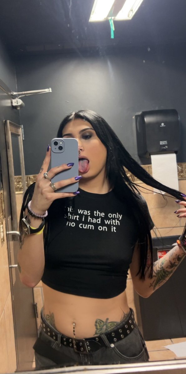 thatsomoonbeam's tweet photo. Just a little tongue 👅 https://t.co/OF1a7uKx0q