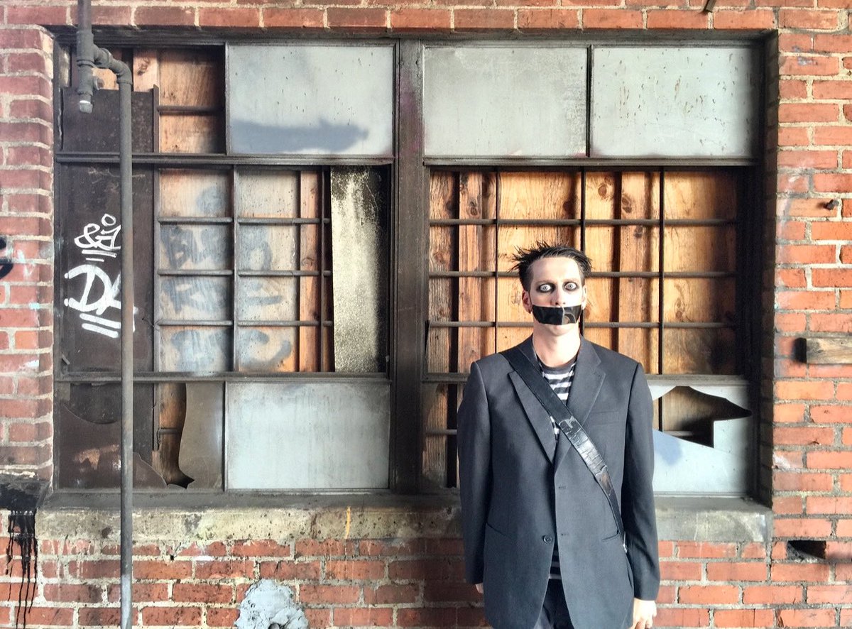 TapeFaceBoy's tweet photo. Nice backdrop 😶👍 https://t.co/yID5RJZr2G