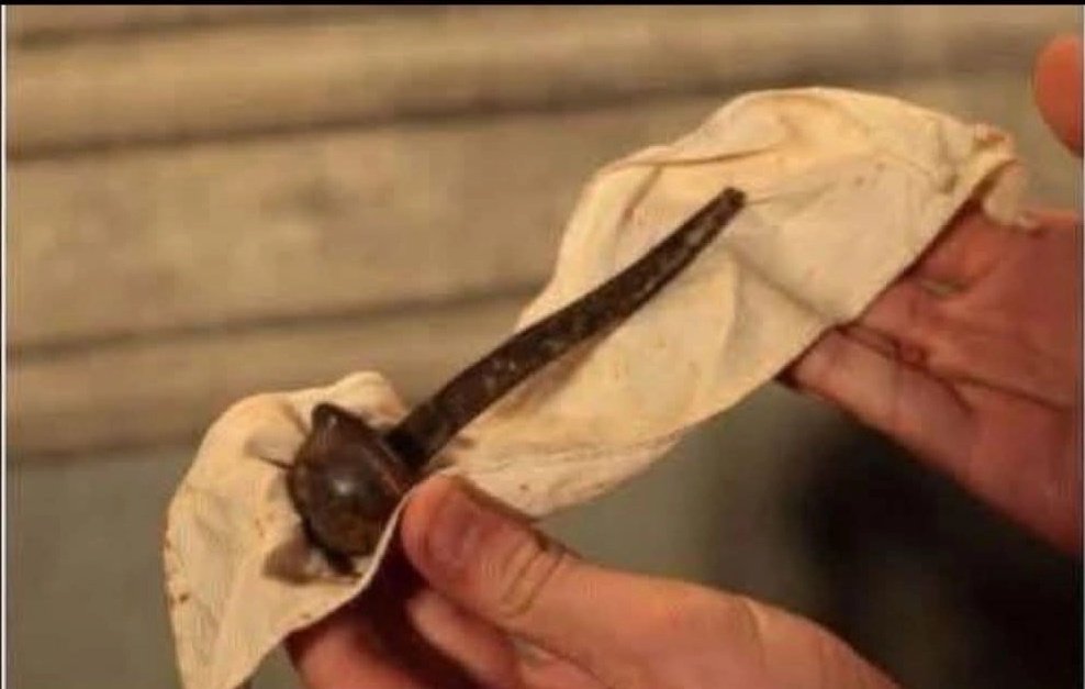 CiemnejW's tweet image. Jedyna taka relikwia w Polsce, gwóźdź którym przybito do krzyża Pana naszego Jezusa Chrystusa. Na całym świecie pozostało ich jedynie 398 sztuk. ✝️