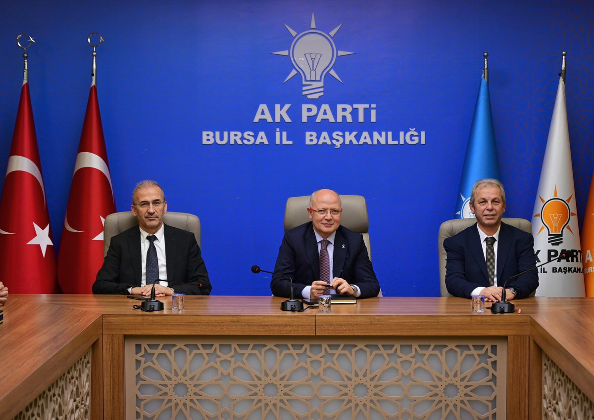 akpartibrs's tweet photo. İl Başkanımız Sayın Davut Gürkan, Bursa Kütahyalılar Derneği Başkanı Sayın İsmail Taş ve Yönetimini İl Başkanlığımızda misafir etti.

@davutgurkan https://t.co/LSGsJu95OB