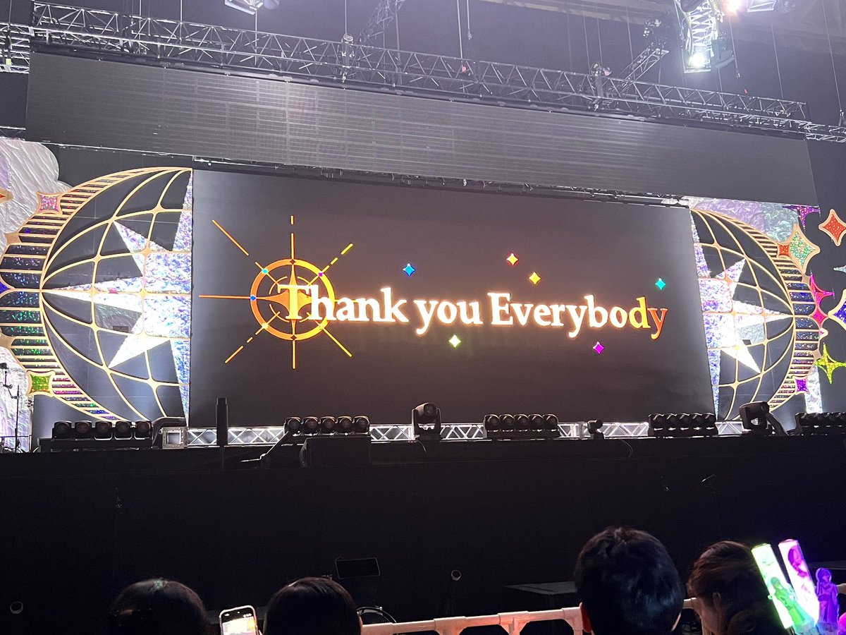 rather_than_big's tweet photo. セカライ5th ブロック端の方かと思ったら、スクリーン下手側正面で志歩ちゃんが間近に見られてにっこり😄
サポートバンドの方も良く見えて熱異常のベースがめっちゃキモくて(褒)ベースのお兄さんばっかり見てしまったw https://t.co/M9K7aEBYbq