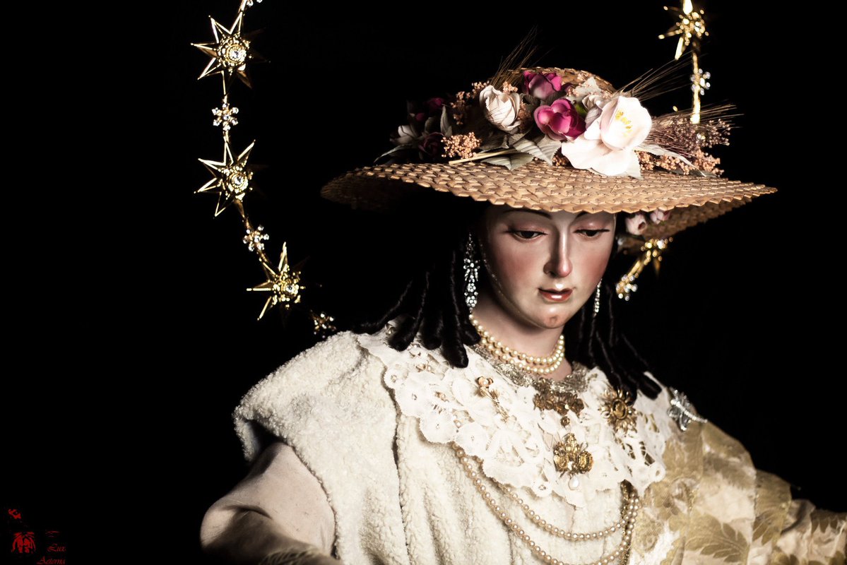 Oye sus balidos,
alivia sus penas.
Ábreles, piadosa,
del redil las puertas.

#pastoracoronada #divinapastora #looralainmaculadamadredelbuenpastor  #madredivinadelbuenpastor #soypastoreño #capuchinos #malaga 

📷: Lux Aeterna.