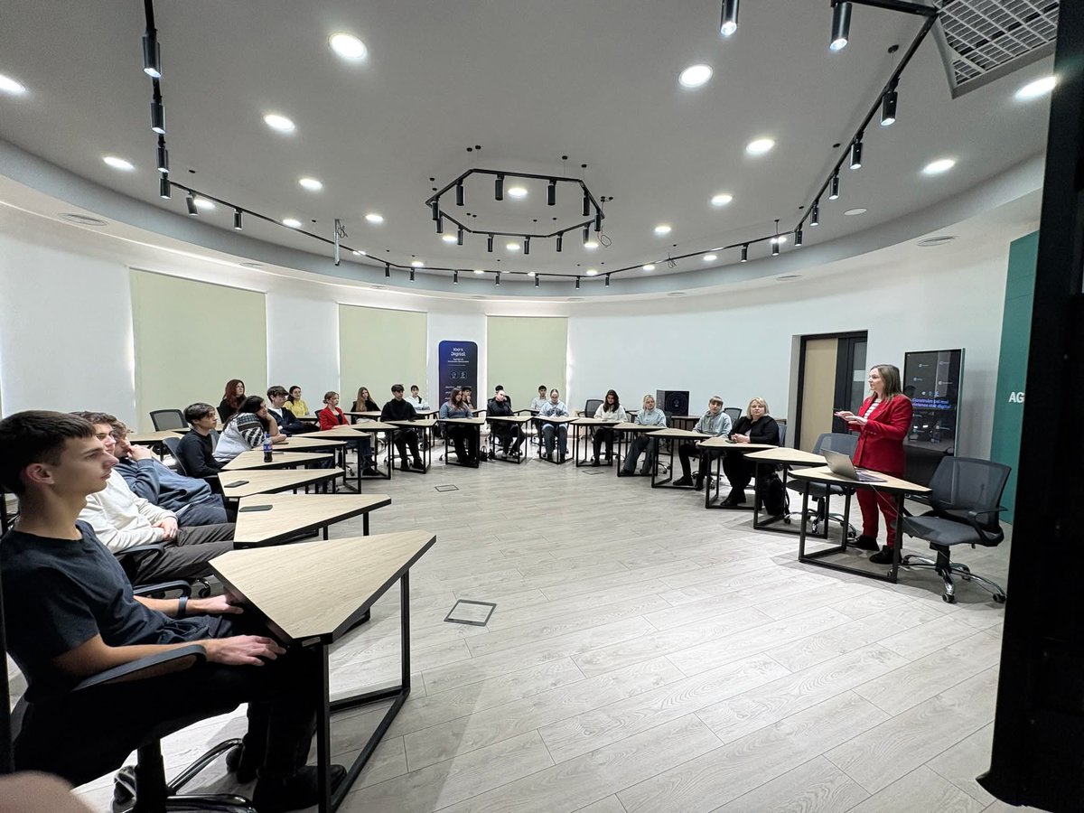 OlgaJumbei's tweet photo. În activitatea pedagogică, sala de clasă  se extinde adesea – nu cu ziduri, ci cu orizonturi. La #AGE am trăit un astfel de moment, împreună cu elevii @ceiti_md, colega mea Victoria Musteață și profesioniștii care dezvoltă proiectele #eGov!
📸 Photo credit: #AGE https://t.co/xMm9rFMnZZ