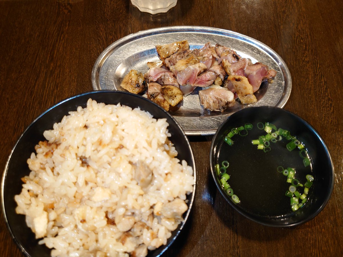 午前は六大学OBオケ。ホルンが初めて全員揃った記念日！なのでホルンを中心にみてみた。ランチは保育園のパパ友がやってる居酒屋で。昼酒を楽しむ皆様がかなり羨ましい。午後は高津オケの合奏チェック。若きマエストロが雰囲気を悪くしないようにかつ粘り強く練習していたのが印象的。夜は