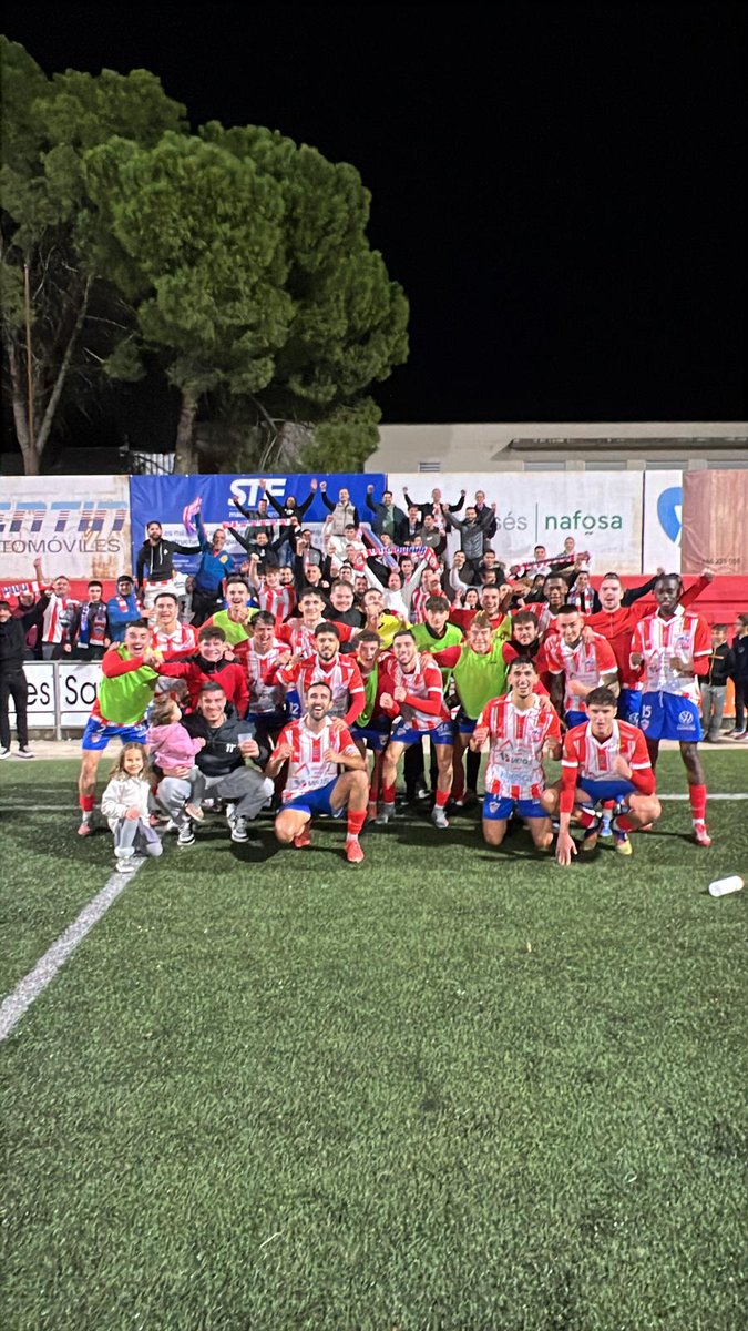 BandaPilo's tweet photo. Como nos gusta animarte,seguirte y estar a tu lado donde juegues,en las buenas y en la malas,pero lo que más nos gusta es celebrar victorias juntos,mañana tiene que ser otro gran día @AtcoMonzon 🙌🇵🇱🇲🇨💪#ATuLadoYHastaLaVictoriaSiempreMonzón #TodosAlCalderón https://t.co/D4lWCp5HBf