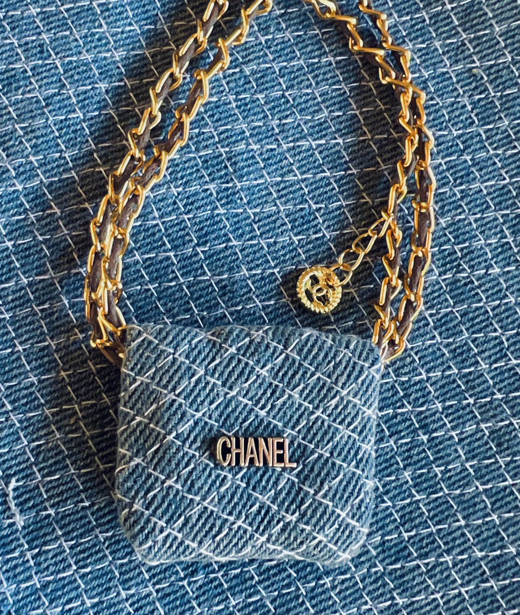 🎀กระเป๋า Chanel 22 Denim (จัดส่งวันที่ 27 Jan)
✨20 Cm 
🍒มี 5 ใบ
💓390 บาท 
📮Ems 40 บาท
💌 Fใต้โพสต์ หรือ Dm ได้เลยค่าา #ชุดตุ๊กตา20cm