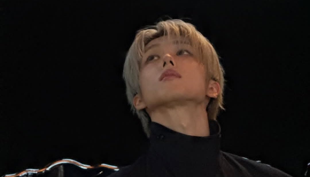 FashionistD's tweet image. Paris is shining because of our beloved #JISUNG 🤩