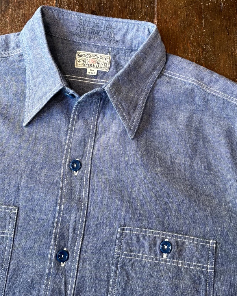 Reggieshop's tweet image. 《本日の入荷情報》
#BUZZRICKSONS より、定番シャンブレーシャツが再入荷/1950年代のシャンブレーシャツを再現した一枚で、着込む事で当時の雰囲気を感じられる一着です。ホワイトシャンブレーのタイプもございます👏
▼ 当店の #バズリクソンズ の商品はこちら
reggieshop.com/collections/bu…
#reggie