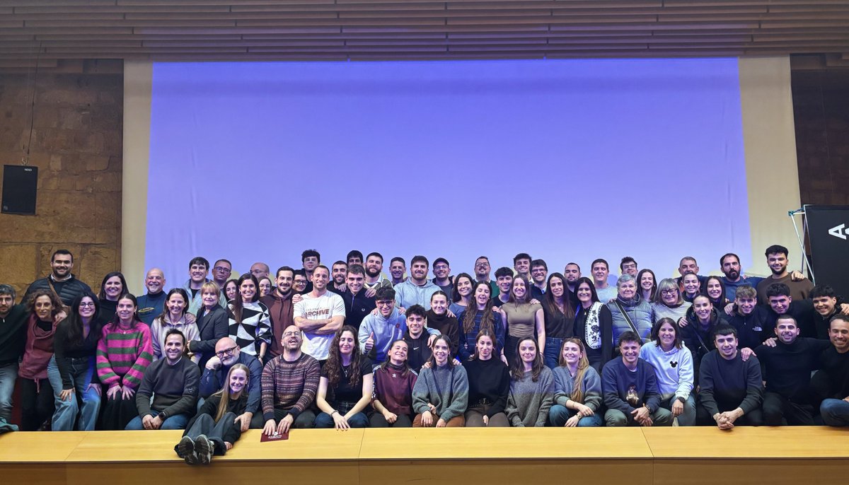 revistacastells's tweet image. Roger Budesca i Melcior Bustos, nou cap de colla i president dels @xiquetstgn.
▶️Segueix l'actualitat a l'Hora a hora.
👉 revistacastells.cat/castells-hora-…
#castellers #castells