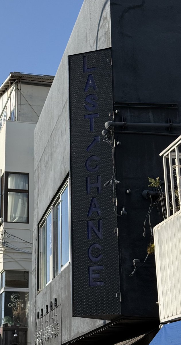 sotodzura_tac's tweet image. コザの街。行って良かったです。いつか現地の人と夜に訪れたいですね。
#FENCE #沖縄