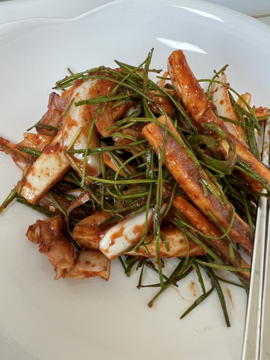 pilsim_'s tweet image. 냉이김태김밥과 오징어초무침 궁합 👍🏼