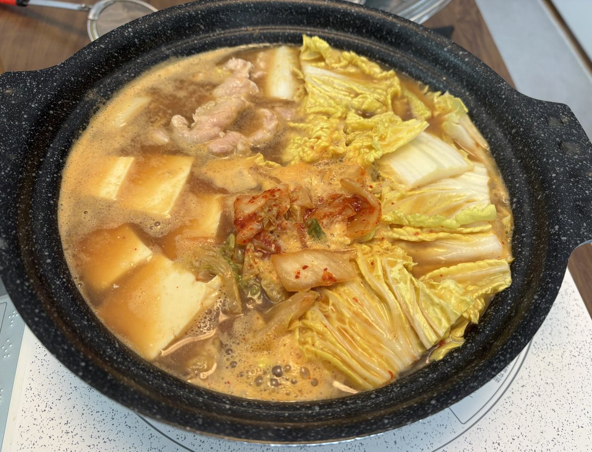 🍲味噌キムチ鍋🍲
〆はうどん٩(ˊᗜˋ*)و
油揚げ入れればよかったぁ